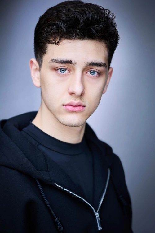 Luigi Zeno e il segreto dell’interpretazione: perché, per noi, è il miglior giovane attore in Italia quando emozione e tecnica si incontrano